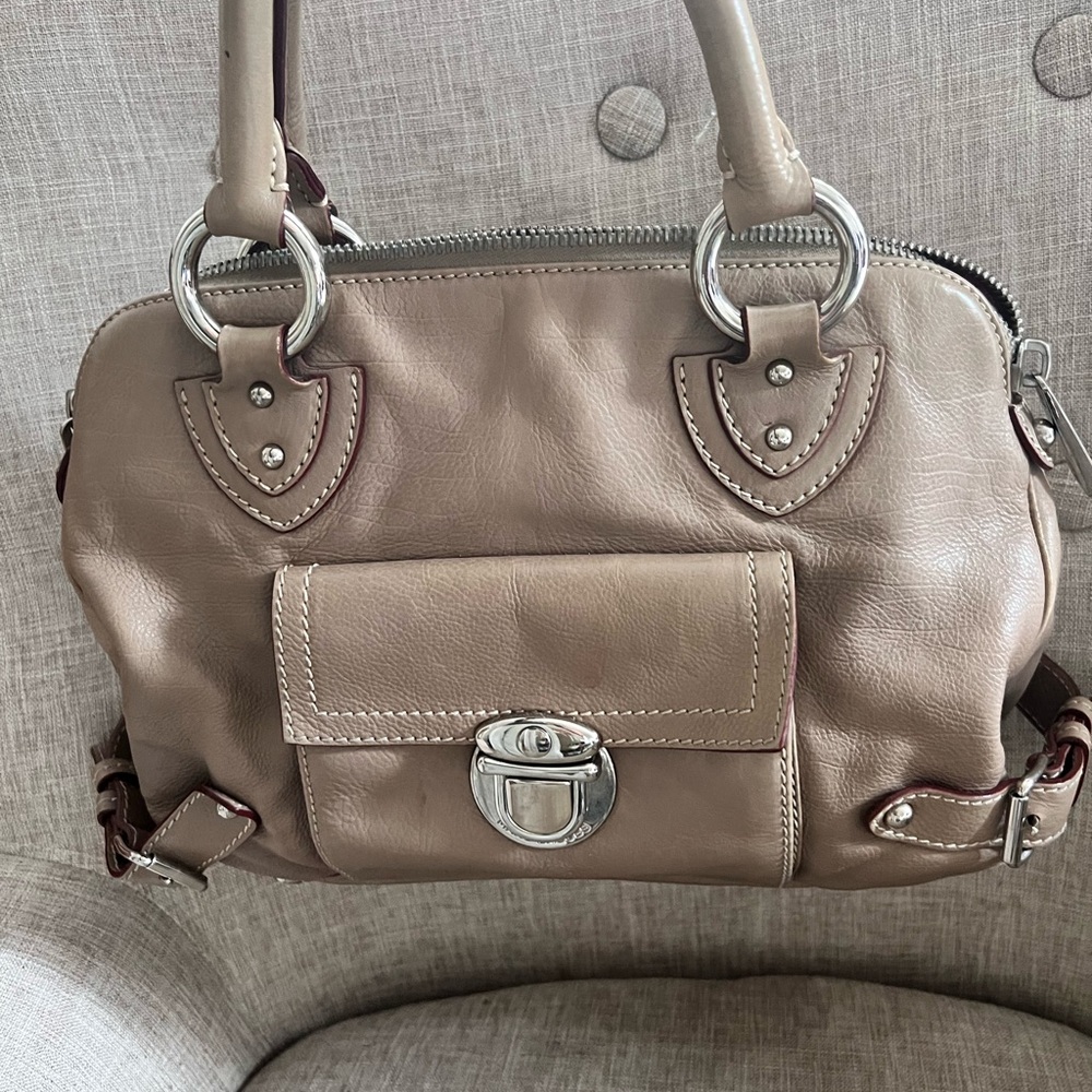 Elegant Tan Leather Marc Jacobs satchel